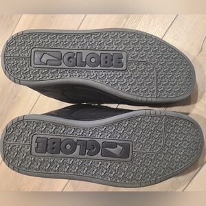 Black Glove Tilt shoes size 10